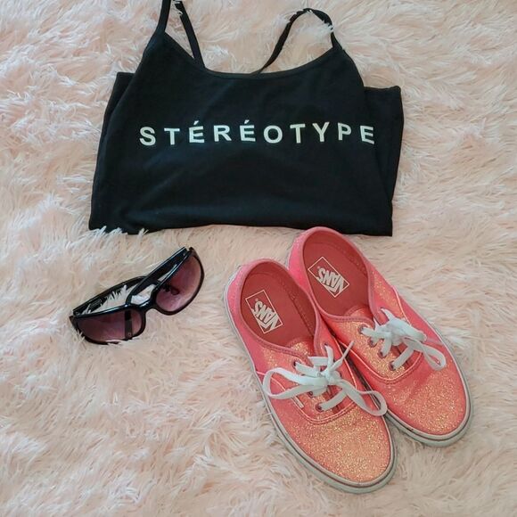 VANS - beautiful tennis shoes - Picture 2 of 5